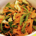 hiroroppp3's cooksnap of when they made レンジで簡単和総菜◎春菊と人参のごま和え.