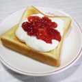 ＠迷子＠'s cooksnap of when they made まろやか♪ヨーグルトと苺のトースト♥.
