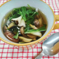 在宅勤務のおじさん's cooksnap of when they made 食べるスープ『水菜ときのこの生姜スープ』.