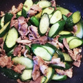 ♬あじさいのレシピ♬'s cooksnap of when they made 豚肉と胡瓜のさっぱり辛子オイスター炒め♥.