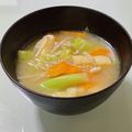 キンプリ's cooksnap of when they made キャベツ 油揚げ 人参 榎のお味噌汁.