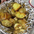 冷蔵庫レスキュー隊's cooksnap of when they made 新じゃがと新ニンニクの丸ごと蒸し揚げ焼き.