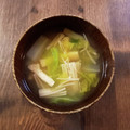 クックL8U9HI☆'s cooksnap of when they made 白菜とえのきと油揚げの味噌汁.
