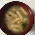 Ruriluru's cooksnap of when they made 5分味噌汁！ワカメとしめじの味噌汁♪.