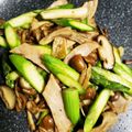 まいちゃと's cooksnap of when they made なめことアスパラのバター醤油炒め.