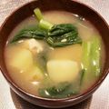 ぽち太☆'s cooksnap of when they made 小松菜とジャガイモの味噌汁.