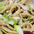 めがーね1980's cooksnap of when they made ＊たっぷりねぎ＊のにんにくスパゲティ.