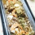 虹色♪︎ちゅーりっぷ's cooksnap of when they made にんにくバター香♪海老とキノコの蒸し焼き.