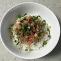 Ruriluru's cooksnap of when they made ☆簡単まいう～鮭フレーク丼☆.