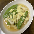 kirinda's cooksnap of when they made 絹さやと油揚げの卵とじ.