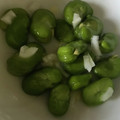 Yokchina's cooksnap of when they made そら豆と新玉ねぎの簡単マリネ.