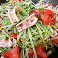 milsalud's cooksnap of when they made 簡単！豆苗とイカとトマトのサッパリ炒め.