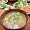 Superlittleboo's cooksnap of when they made たっぷり玉ねぎ☆お味噌汁.