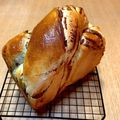 kumoniro's cooksnap of when they made むき栗とマロンクリームの三つ編み食パン.