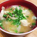 Emihann's cooksnap of when they made キャベツとシメジのお味噌汁.