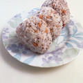 yukakobi☆'s cooksnap of when they made 鮭フレークと ゆかり の おにぎり.