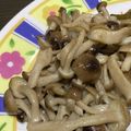 ラクラクダ's cooksnap of when they made ✨ぶなしめじのバター焼き✨.