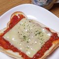 ﾋﾟﾛﾐ♡'s cooksnap of when they made 朝食に　トマトソースでピザトースト.