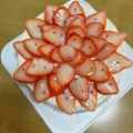 けんけんザウルス's cooksnap of when they made イチゴのお花レアチーズムースケーキ.