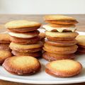 Akirakong's cooksnap of when they made 卵白3個分でチョコサンドラングドシャ.