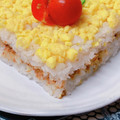 ☆３匹の子ぶた☆'s cooksnap of when they made まぐろ缶の、簡単♪混ぜ寿司　押し寿司.