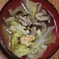 milsalud's cooksnap of when they made 鶏皮とキャベツとしめじのお味噌汁.