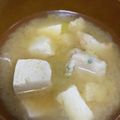 ★ゴンぎつね★'s cooksnap of when they made すり身の美味しいお味噌汁。たっぷりお葱で.