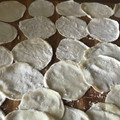 Yokchina's cooksnap of when they made 冷凍した餃子の皮の剥がし方.