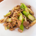 なーなちゃん's cooksnap of when they made しめじとアスパラのツナマスタード炒め.