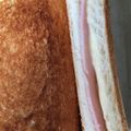クック8W1QGA☆'s cooksnap of when they made ホットサンドメーカーでハムチーズサンド.