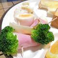 NAGANO久留米's cooksnap of when they made 〖ブロッコリーのハムチーズ巻き〗.