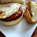 オレの夜食⭐☽食堂's cooksnap of when they made 超簡単5分！ベーコンチーズバーガー.