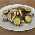 はるがきた's cooksnap of when they made ズッキーニとしめじのガーリック炒め◡̈.