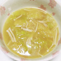 もぐ・ω・くま's cooksnap of when they made 千切りキャベツとえのきと松山あげの味噌汁.