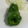 お茶づ's cooksnap of when they made 指で押すだけ～☆ピーマンの種の取り方.