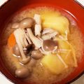 クックmichi☆♪'s cooksnap of when they made きのことじゃが芋のお味噌汁.