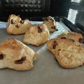 ごはんをたべるよ's cooksnap of when they made HMと強力粉でザクザク簡単チョコスコーン.