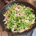 ゆかりんご117♪'s cooksnap of when they made 豚バラ豆苗炒め.