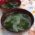 赤い電話's cooksnap of when they made ワカメと玉ねぎのみそ汁.