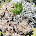 わたるんママ's cooksnap of when they made 釜揚げ桜えびと釜揚げしらす干しの二色丼.
