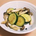 すずなまり's cooksnap of when they made ズッキーニとしめじのガーリック醤油炒め.