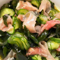 TOMOまる◉U◉'s cooksnap of when they made きゅうりとわかめと生ハムの酢の物.