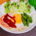 へい♡ゆー♡'s cooksnap of when they made 簡単#ハムエッグに焼きアスパラ.