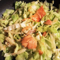 ame-ikuru's cooksnap of when they made サーモンとキャベツのマヨ炒め.