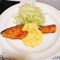 tonmyee's cooksnap of when they made タルタルたっぷり♡鮭のムニエル.