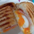 はぁぴょん's cooksnap of when they made 簡単！卵とハムのとろとろホットサンド.