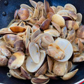 papikun's cooksnap of when they made 我が家の簡単あさりの酒蒸し.