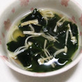 もぐ・ω・くま's cooksnap of when they made えのきとわかめのすまし汁♪.