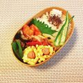 yesmama's cooksnap of when they made お弁当(キャラ弁)卵とウインナーヒマワリ.
