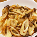 もさな's cooksnap of when they made ご飯がすすむ⭐しめじと竹輪のマヨポン炒め.